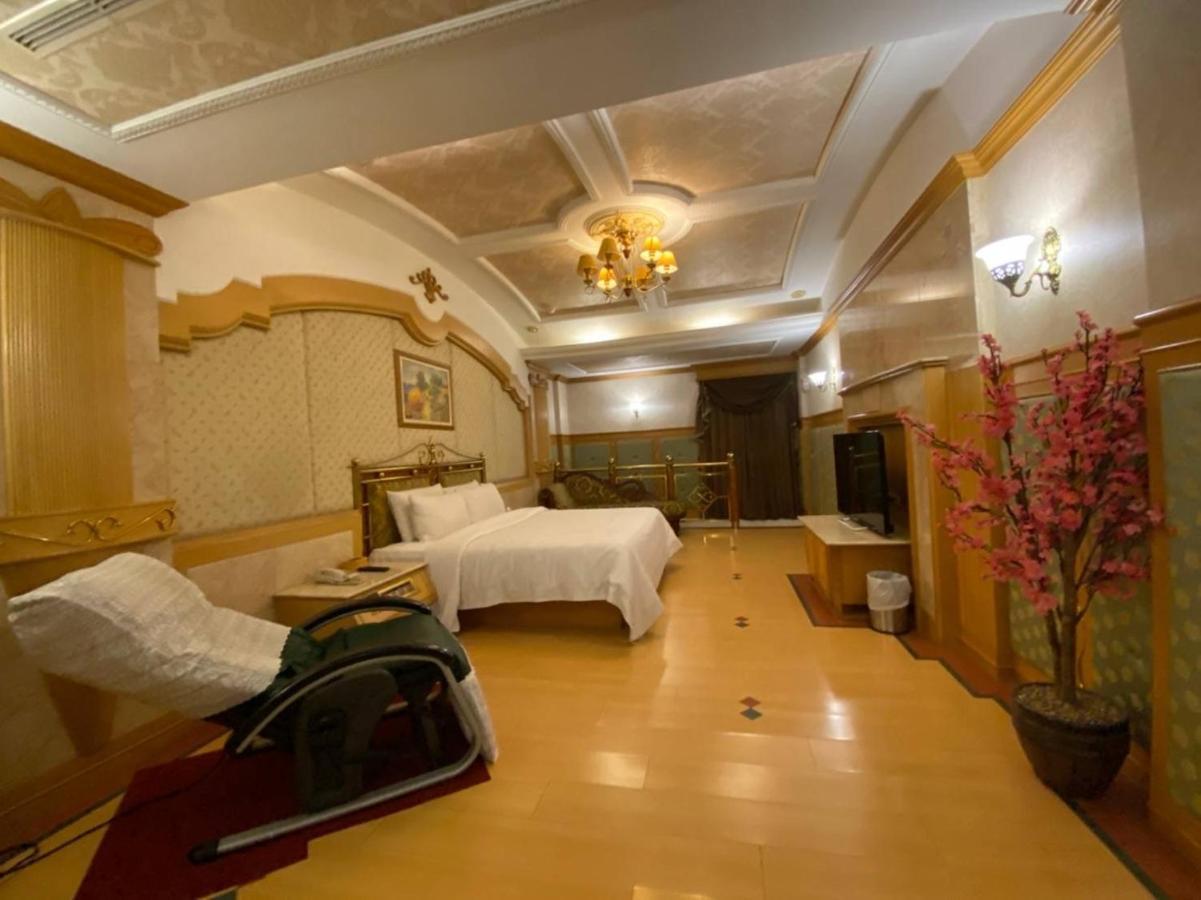 I Travel Motel - II Kaohsiung Eksteriør billede